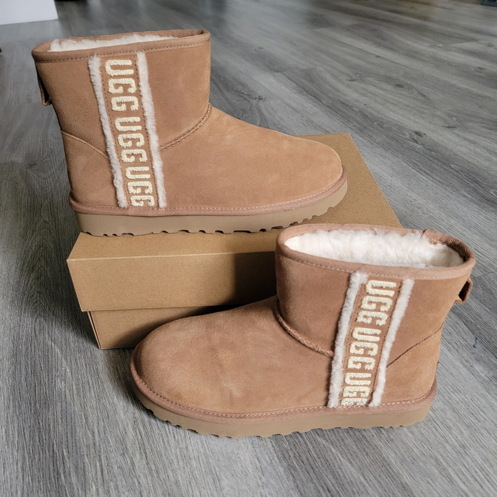 UGG Classic  Mini Shearling Logo Boot